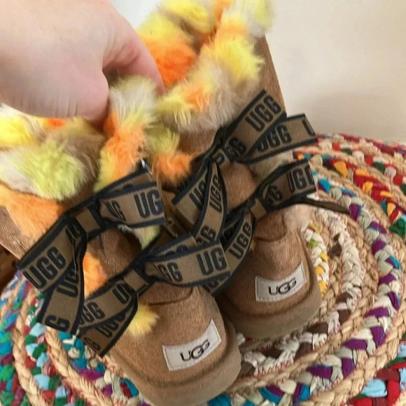 UGG bow  yellow orange faux fur boots - Picture 1 of 7